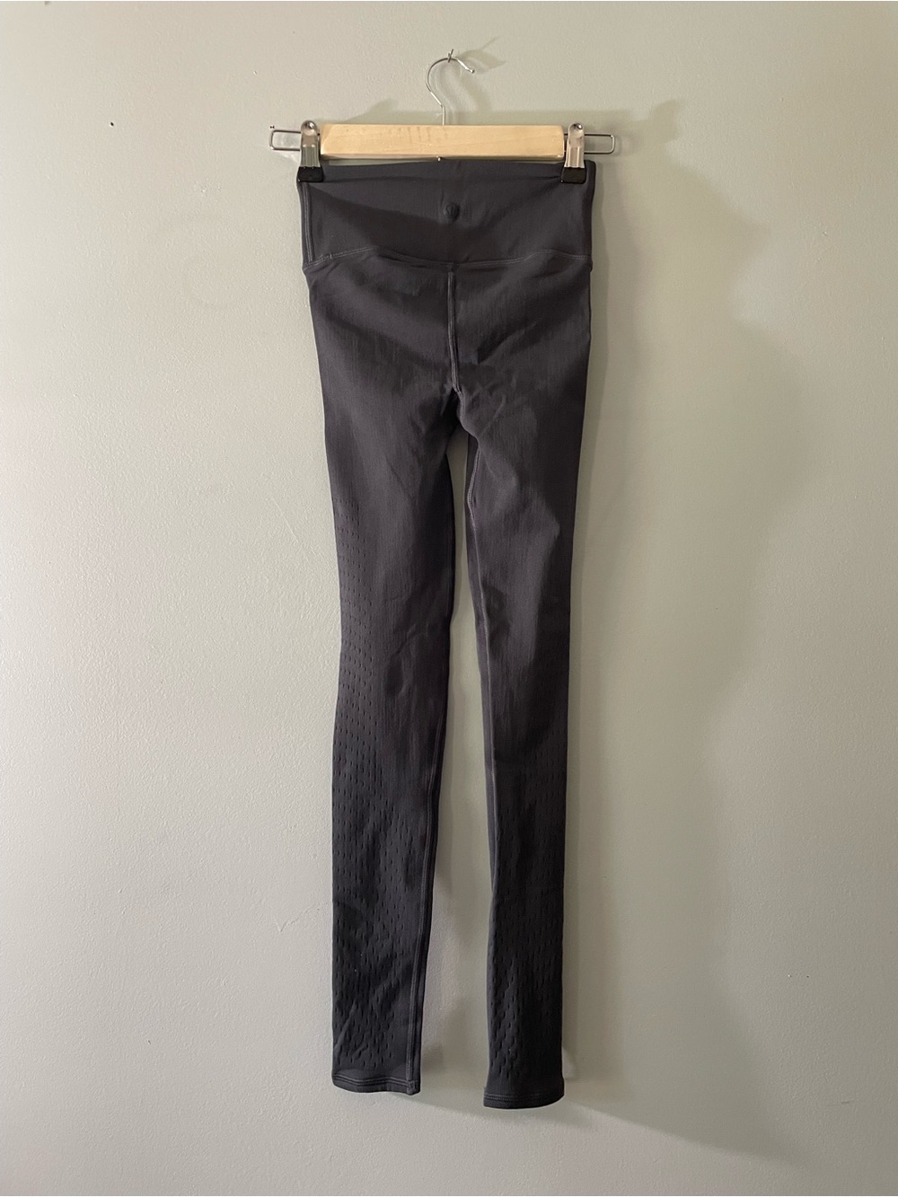 Lululemon Reveal 7/8 Tight *Vortex 25"
Blue Tied - Picture 7 of 11